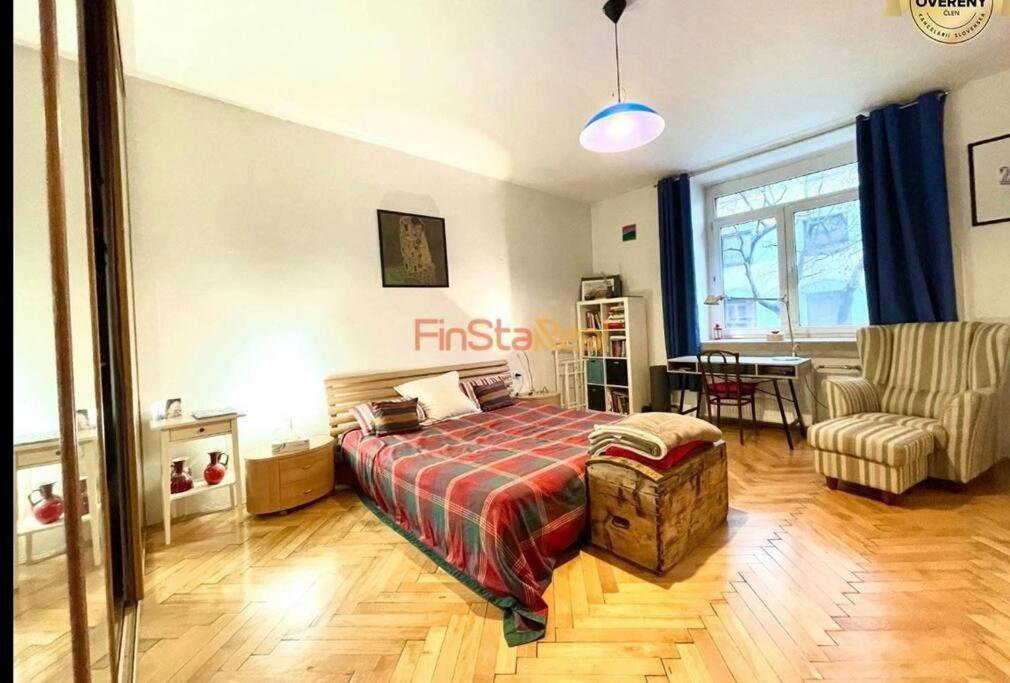 Economy Apartment 2 Min From The Main Station Pozsony Kültér fotó
